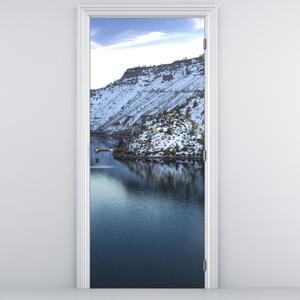 Fototapeta na drzwi - Zimowy krajobraz z jeziorem (95x205cm)