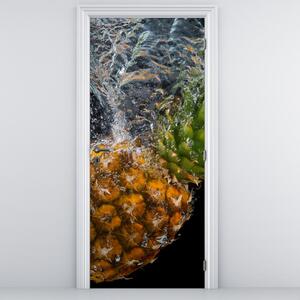 Fototapeta na drzwi - Ananas w wodzie (95x205cm)
