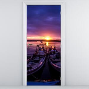 Fototapeta na drzwi - Łodzie rybackie w porcie (95x205cm)