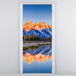 Fototapeta na drzwi - Ośnieżone szczyty gór (95x205cm)