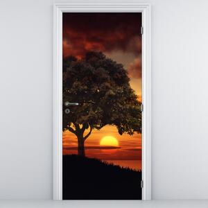 Fototapeta na drzwi - Drzewo z zachodem słońca (95x205cm)