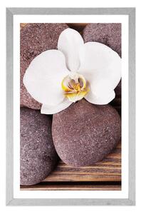 Plakat z passe-partout kamienie wellness i orchidea na drewnianym tle