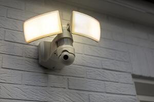 LIBRA 7632406053 biały naświetlacz z kamerą LED 36W CCT IP44 regulowany z czujnikiem sterowanie aplikacją lub pilotem