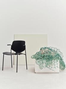 Ręcznie wykonane krzesło z podłokietnikami z tworzywa sztucznego Nova Sea