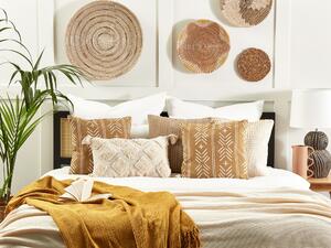 Poduszka dekoracyjna bawełna 45 x 45 cm geometryczny wzór beżowo-biała Banyan Beliani