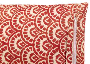 Poduszka dekoracyjna czerwona kremowa bawełniana wzór geometryczny 45 x 45 cm RHUS Beliani