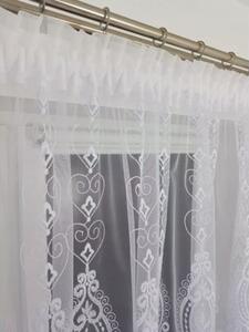 Firana z markizety z ornamentem w serca