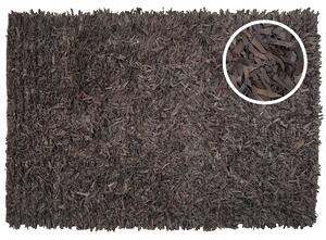 Ręcznie tkany dywan skórzany shaggy 160 x 230 cm brązowy Mut Beliani