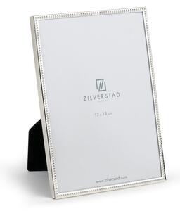Metalowa ramka stojąca w kolorze srebra z połyskiem 14x19 cm Sweet Memory Pearl – Zilverstad