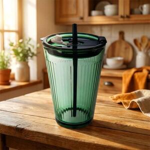 Kubek szklany z pokrywką i słomką VERDE 450 ML