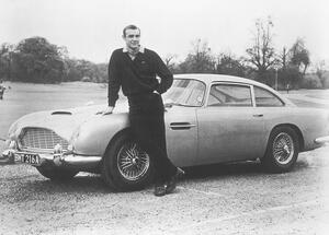 Fotografia Sean Connery with 007's Aston Martin, Bettmann