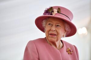 Fotografia The Queen Elizabeth Ii visits the Defence Science and Technology Laboratory, WPA Pool