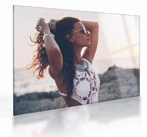 Obraz na szkle kobiety na plaży (70x50 cm)