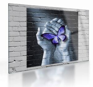 Obraz na szkle - Fioletowy motyl na ścianie (70x50 cm)
