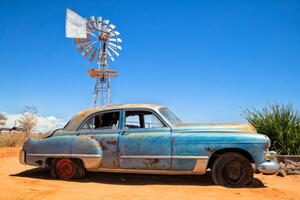 Ilustracja Abandoned vintage car in the desert, Bim