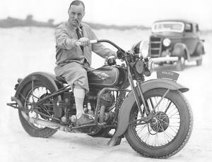 Fotografia Malcolm Campbell On A Harley