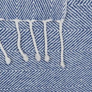 Koc niebieski bawełniany frędzle w jodełkę ręcznie wykonany 130 x 160 cm Tilmi Beliani
