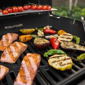 Grill ogrodowy gazowy WEBER Spirit E-315 1502092 Zamykany, żeliwny ruszt, półki boczne, termometr