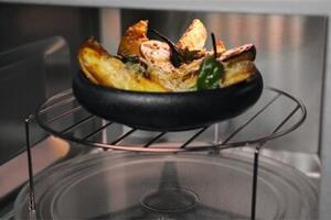 Kuchenka mikrofalowa ELECTROLUX LMS4253TBK 500 średnica 31.5 cm pojemność 23L Grill Czarny
