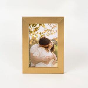 Złota ramka na zdjęcia w rozmiarze 10x15 cm FRAMAI®