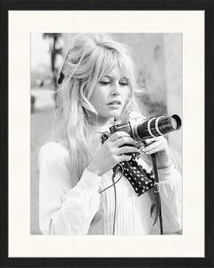 Oprawiony druk cyfrowy Brigitte With Her Camera