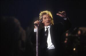 Fotografia Portrait of rock singer Rod Stewart on stage in 1990