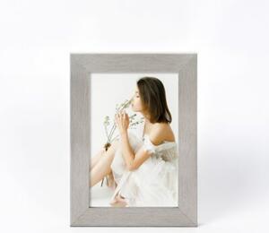 Srebrna ramka na zdjęcia w rozmiarze 10x15 cm FRAMAI®