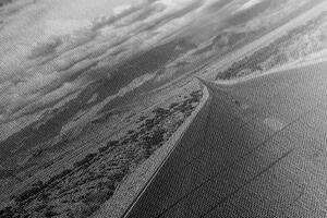 Obraz czarno-biała droga na pustyni