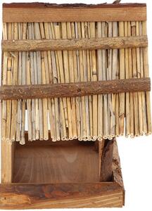 Drewniany karmnik dla ptaków kryty