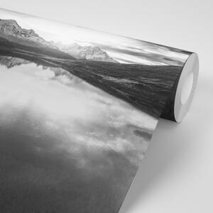 Samoprzylepna fototapeta czarno-białe górskie jezioro