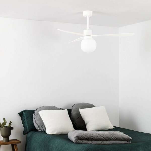 FARO BARCELONA Wentylator sufitowy LED Amelia Ball L, biały, prąd stały, cichy, 132 cm Ball, możliwość ściemniania, biały / opal, salon / jadalnia, tworzywo sztuczne, nowoczesny