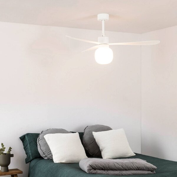 FARO BARCELONA Wentylator sufitowy LED Amelia Ball L, biały, prąd stały, cichy, 132 cm Ball, możliwość ściemniania, biały / opal, salon / jadalnia, tworzywo sztuczne, nowoczesny