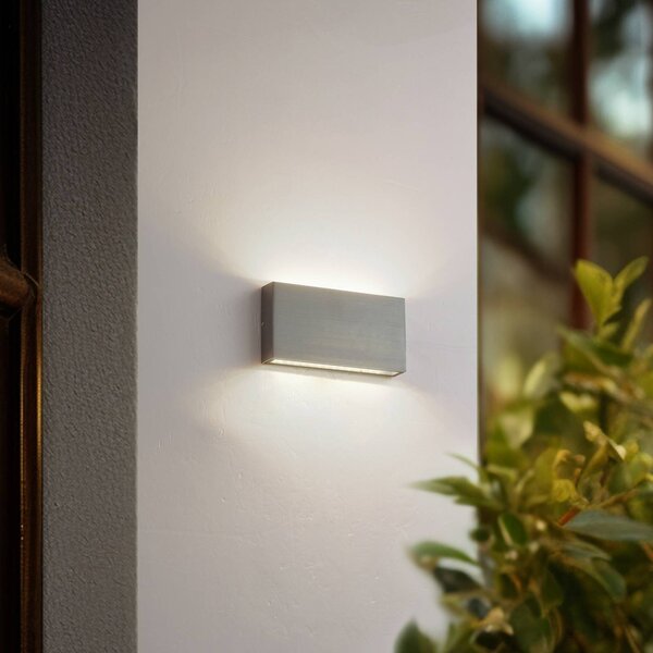Lindby kinkiet zewnętrzny LED Jarte, srebrny, metal, 17 cm, IP54 Jarte, chromowy / srebrny, aluminium, nowoczesny