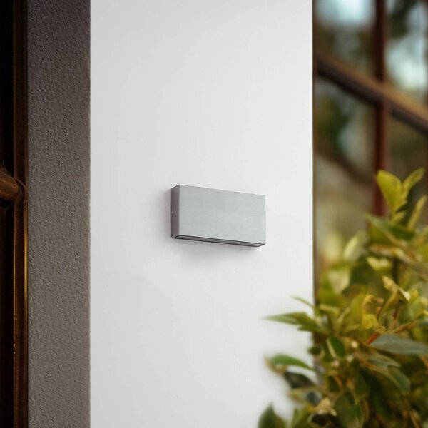 Lindby kinkiet zewnętrzny LED Jarte, srebrny, metal, 17 cm, IP54 Jarte, chromowy / srebrny, aluminium, nowoczesny