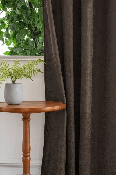 Zaciemniająca zasłona LOOM VELVET 140x250 cm, brązowa Zawieszanie: Metalowe pierścienie