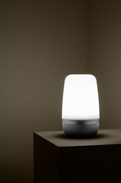 Ciemnoszara mała lampka led odpowiednia na zewnątrz Blomus Spirit