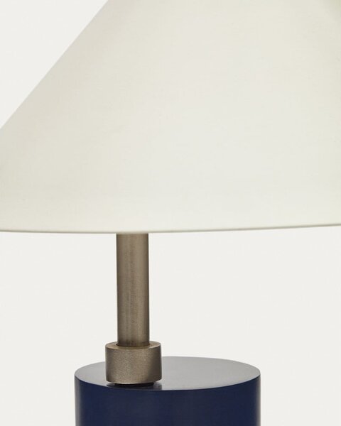 Ciemnoniebieska lampa stołowa z metalowym kloszem (wysokość 42 cm) Shiva – Kave Home