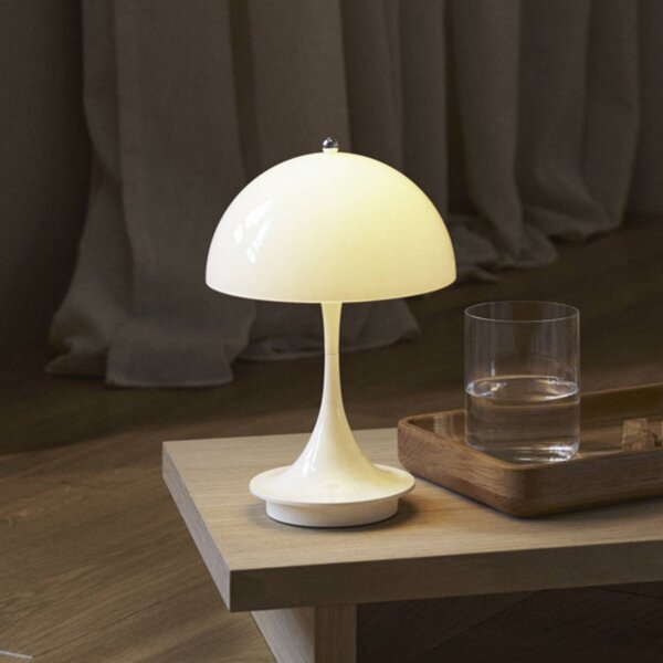 Louis Poulsen Panthella PORTABLE 160 V3, opalowy beż 160, możliwość ściemniania, kremowy / amber, salon / jadalnia, tworzywo sztuczne, design
