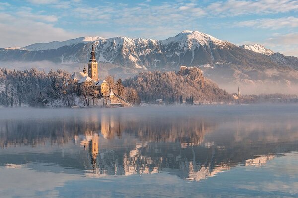 Fototapeta kościół nad jeziorem Bled w Słowenii