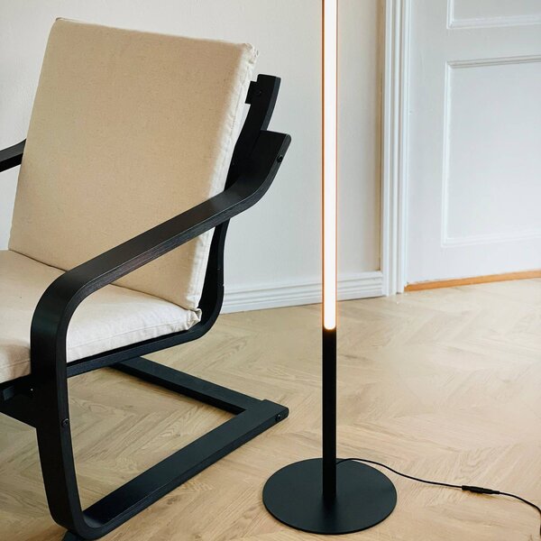 Dyberg Larsen Lampa stojąca designerska Vagner, możliwość ściemniania, czarny, salon / jadalnia, metal, design
