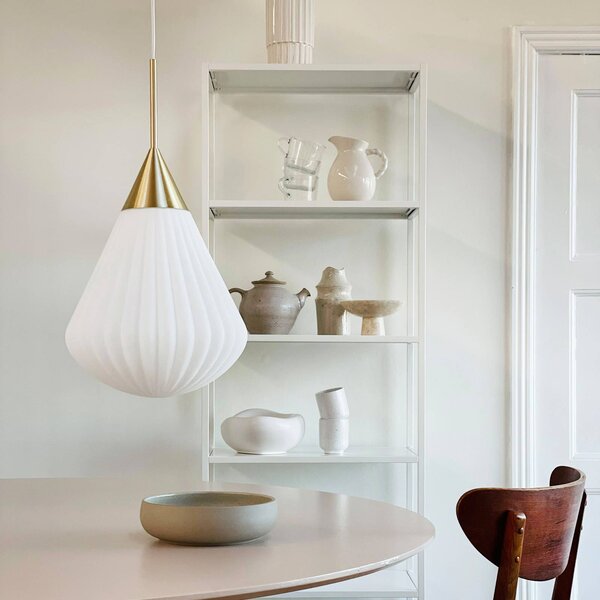 Dyberg Larsen Lampa wisząca designerska Ballon, możliwość ściemniania, biały / opal, salon / jadalnia, szkło, design
