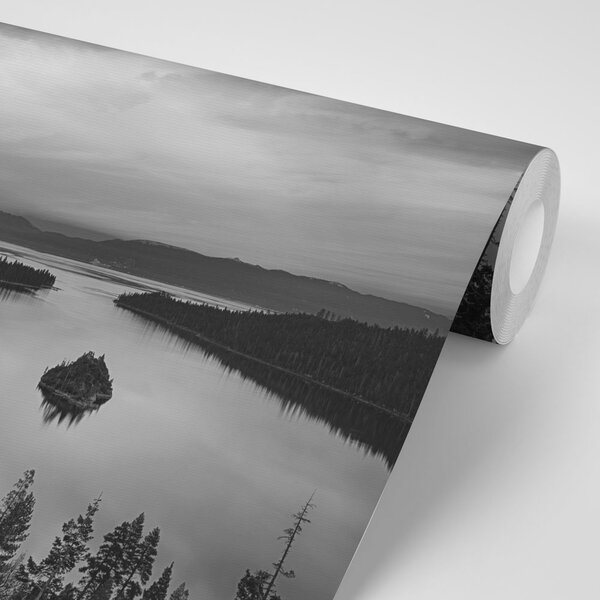 Fototapeta wczesny wieczór nad jeziorem w czerni i bieli