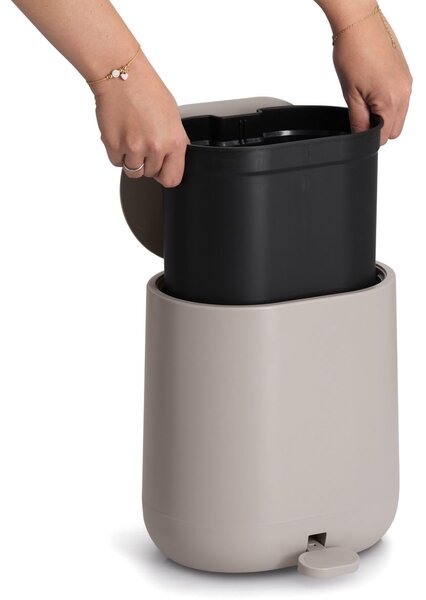 Kosz pedałowy z wolnoopadającą pokrywą ZELLER, 6 l