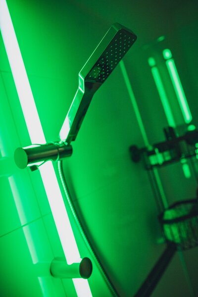 Drążek prysznicowy LED, 94 cm, RGB, WENKO