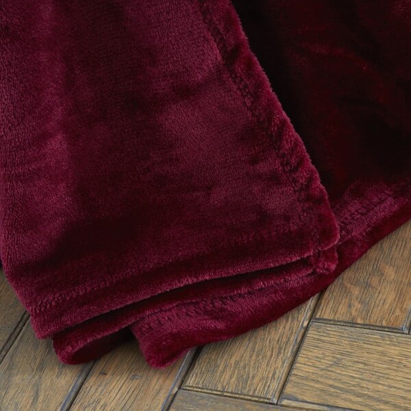Czerwony koc z mikropluszu 130x170 cm Raschel Velvet – Catherine Lansfield