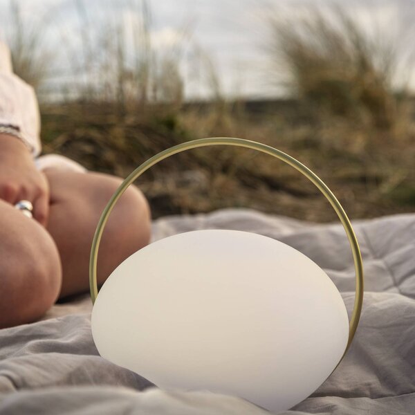 UMAGE lampa stołowa LED z akumulatorem Orbit, biała/mosiężna, IP44, CCT możliwość ściemniania, biały / opal, salon / jadalnia, tworzywo sztuczne, design