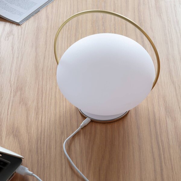 UMAGE lampa stołowa LED z akumulatorem Orbit, biała/mosiężna, IP44, CCT możliwość ściemniania, biały / opal, salon / jadalnia, tworzywo sztuczne, design