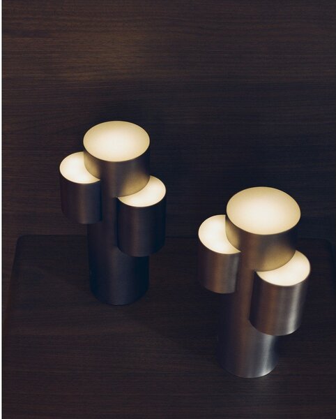 Metalowa lampa stołowa LED ze ściemniaczem w kolorze srebra (wysokość 26,5 cm) Adrina – Kave Home