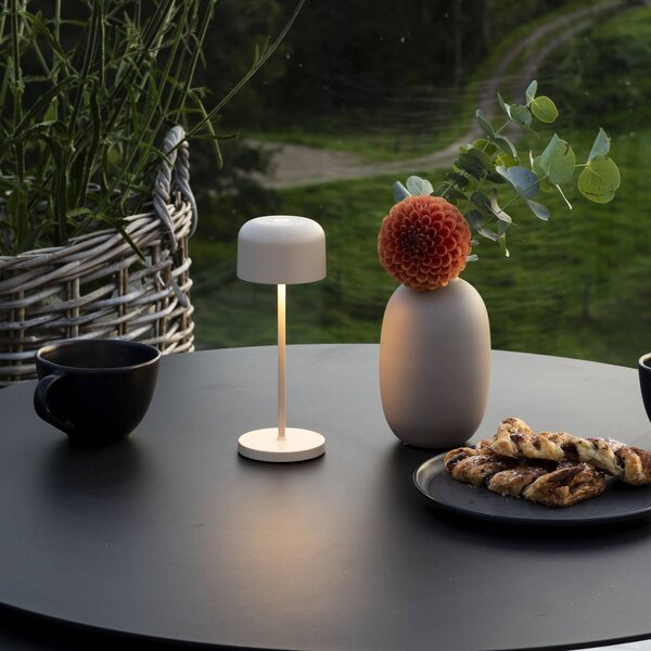 Konstsmide Lampa stołowa LED Lille, wysokość 20 cm, kolor piaskowy, IP54, USB możliwość ściemniania, kremowy / amber, salon / jadalnia, aluminium, nowoczesny