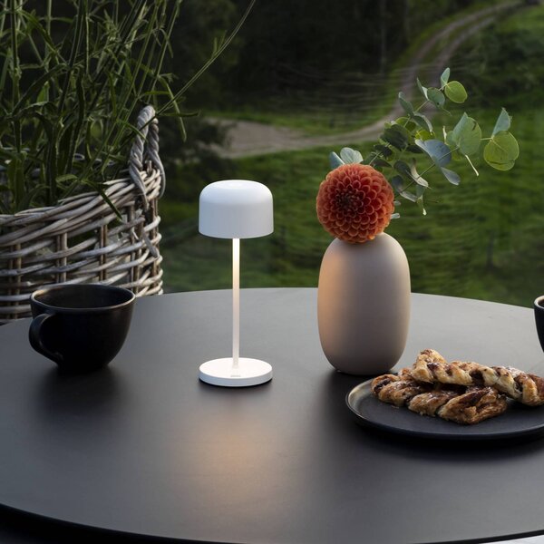 Konstsmide Lampa stołowa LED Lille, wysokość 20 cm, biała, IP54, USB możliwość ściemniania, biały / opal, salon / jadalnia, aluminium, nowoczesny